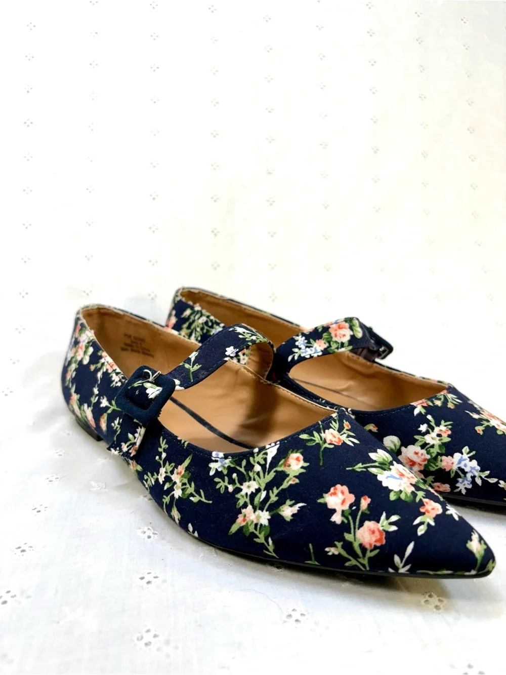 Journee Collection Navy Floral Pointed Flats